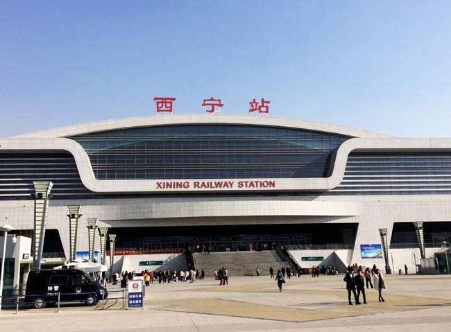 石屏西宁高铁站
